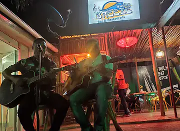 Breeze Bar & Restaurant