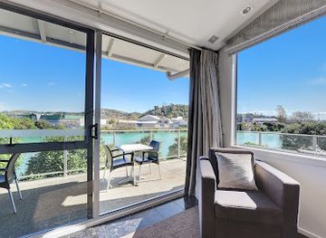 new-zealand/tasman/bar/tides-hotel-bar-eatery