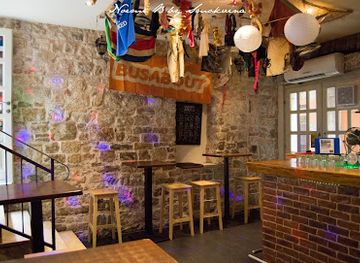 croatia/split/old-town/bar/charlie-s-bar