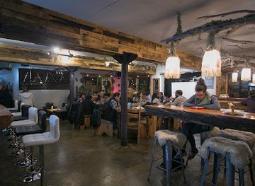 argentina/southern-patagonia/bar/the-singing-lamb-bar