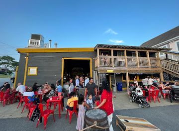 rhode-island/sachuest-point-national-wildlife-refuge/bar/rejects-beer-co