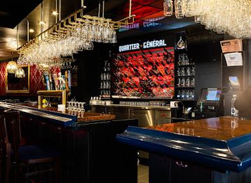 canada/quebec-city/saint-sauveur/bar/quartier-general-bar-spectacle-wine-cocktails-terrasse