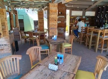 aruba/tanki-leendert/bar/kini-kini-pool-bar