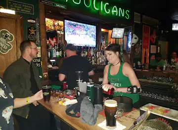 Houligans Irish Pub