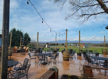 virginia/southwest-virginia/bar/blue-mountain-barrel-house-smokin-barrel-restaurant