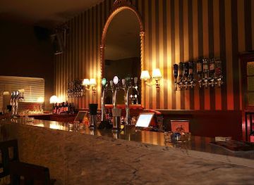 portugal/porto/bar/book-house