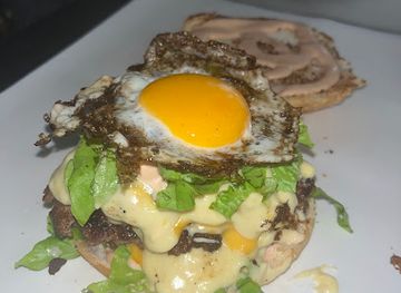 new-caledonia/kone/bar/king-food