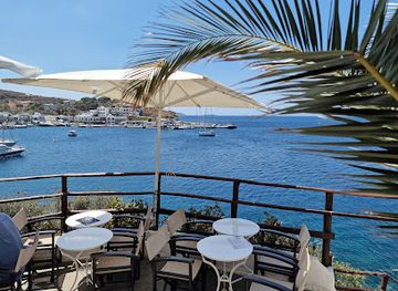 greece/north-aegean/bar/kavos-lounge-cafe