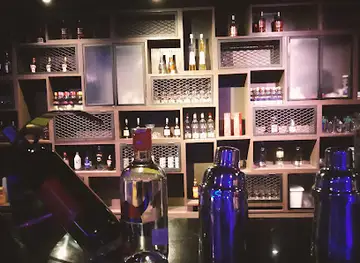 Luxe Bar & Lounge