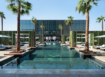 kuwait/farwaniya-governorate/bar/oxio-poolside-lounge-bar