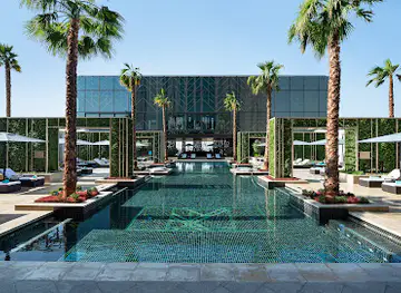 Oxio Poolside Lounge & Bar