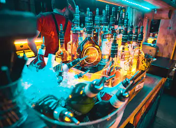 Zwei Grosse Bier Bar