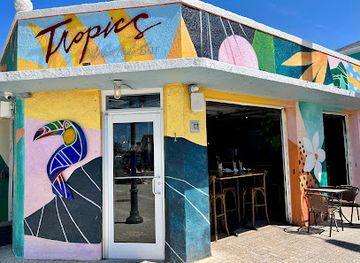 florida/cocoa-beach/bar/tropics-cocktail-bar