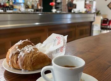 italy/garfagnana/bar/lucchesi-sandra