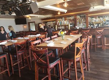 connecticut/mystic-seaport/bar/rocks-21