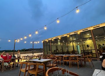 indonesia/south-kalimantan/bar/peer-rooftop-cafe-steak-healthy-food