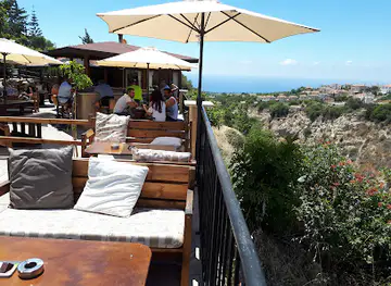 Cliffs Cafe Bar