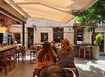greece/heraklion/archaeological-museum-of-heraklion/bar/xalavro-open-bar