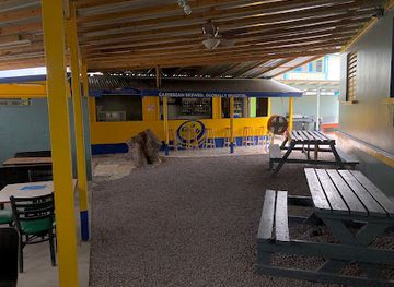 saint-kitts-and-nevis/basseterre/bar/bingo-s-bar-grill