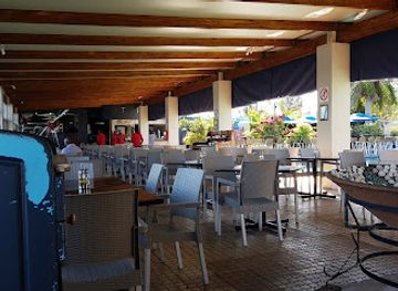 mozambique/makonde-plateau/bar/maputo-waterfront