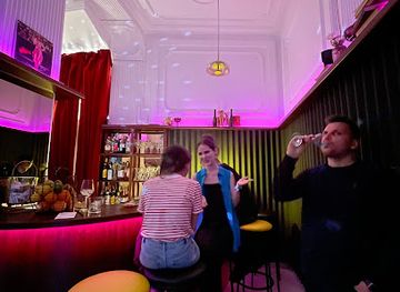 serbia/vojvodina/bar/sobaka-s-rukoj