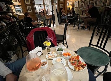 italy/bari/murat/bar/champagnerie