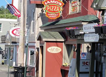maine/moosehead-lake/bar/jamieson-s-pizza