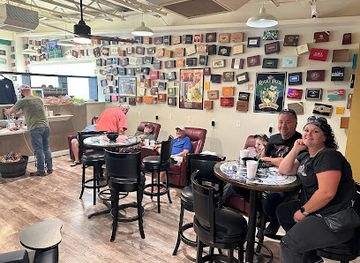 kentucky/owensboro/bar/danos-cigar-lounge-llc