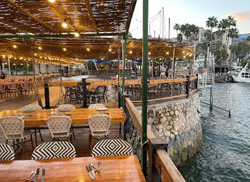israel/tiberias/bar/decks-restaurant