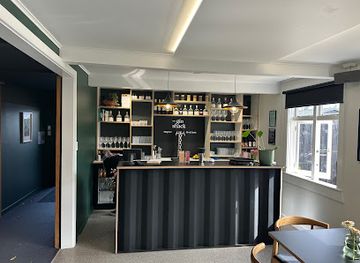 new-zealand/marlborough/bar/roots-gin-shack-tasting-room