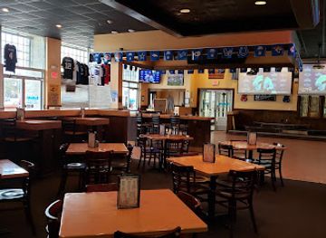 virginia/great-dismal-swamp-national-wildlife-refuge/bar/woody-s-raw-bar-grill