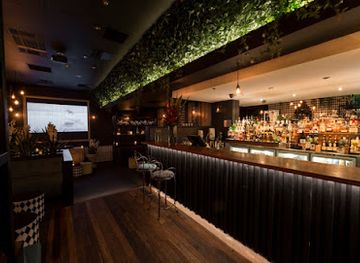 australia/canberra/parliamentary-triangle/bar/white-rabbit-cocktail-room