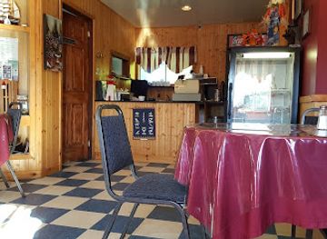 canada/cape-breton-highlands-national-park/bar/angies-family-restaurant-pizza