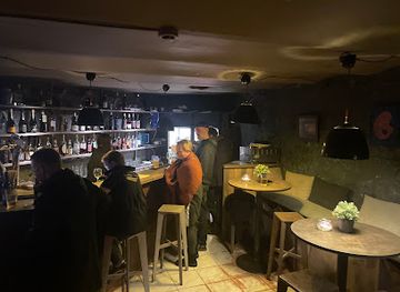 lithuania/vilnius/naujamiestis/bar/amy-winehouse