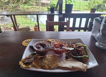 costa-rica/san-carlos/bar/bar-monterrey-donde-cusco