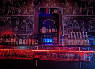 guatemala/quetzaltenango/bar/black-and-white