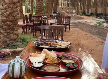 العلا مطعم وكافيه جلت قوس وتقديم المعسلات (الاراجيل)