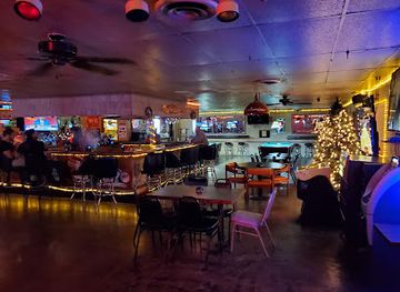 oklahoma/edmond/bar/cee-gee-s-club