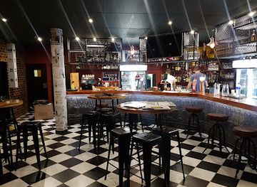 south-africa/highveld/bar/wise-crax