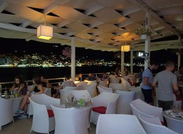 albania/toskeria/bar/cocktail-bar-rei