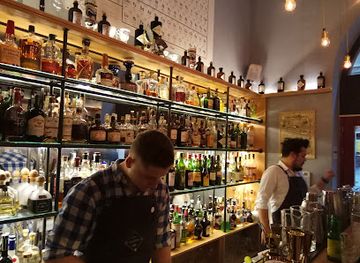 hungary/budapest/jewish-quarter/bar/bar-pharma