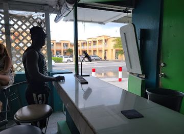 turks-and-caicos-islands/taylor-bay-beach/bar/sunset-bar-grill-airport-rpad