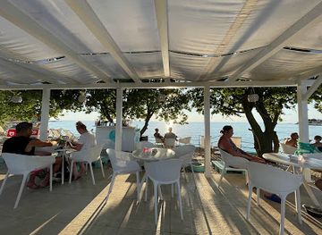 croatia/istrian-peninsula/bar/dog-dreams-beach-and-bar