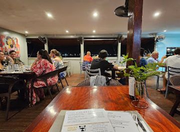 samoa/apia/bar/paddles-restaurant