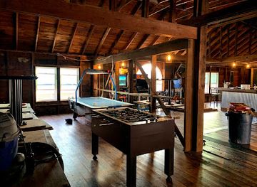 missouri/missouri-river-valley/bar/up-top-at-the-caboose