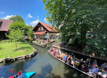 germany/spreewald/bar/unter-der-250-jahrigen-eiche
