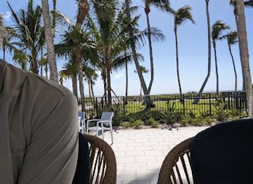 florida/fort-myers/sanibel-island/bar/breezers-pool-bar