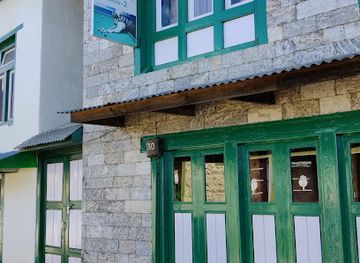 nepal/gokyo-lakes/bar/center-point-snooker-and-bar