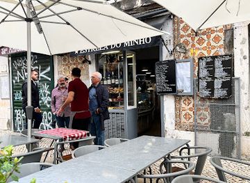 portugal/lisbon/alfama/bar/estrela-do-minho