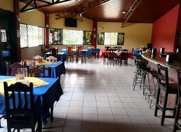 costa-rica/sarapiqui/bar/yacare